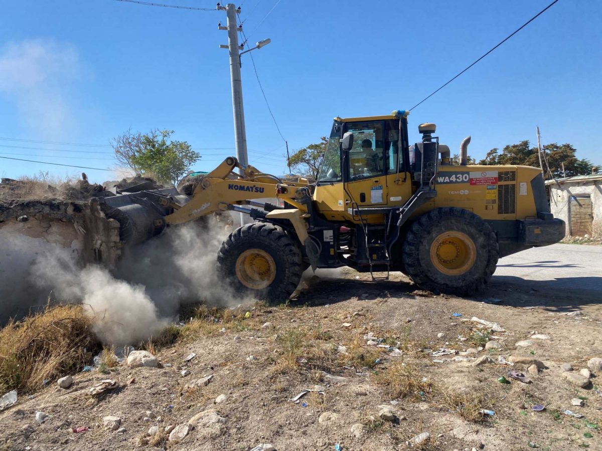 Ereğli Belediyesi’nin Metruk Bina Yıkımları Devam Ediyor