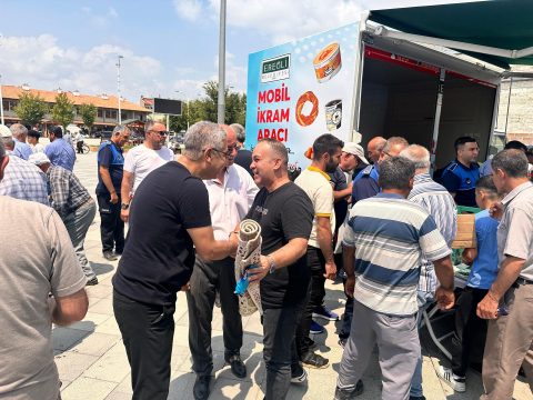 Ereğli Belediyesi, Cuma Namazı Sonrasında Vatandaşlara Aşure İkramında Bulundu