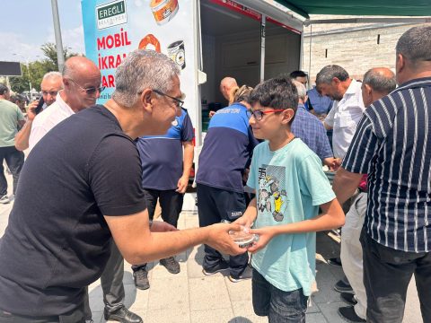 Ereğli Belediyesi, Cuma Namazı Sonrasında Vatandaşlara Aşure İkramında Bulundu