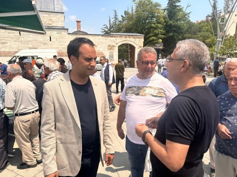 Ereğli Belediyesi, Cuma Namazı Sonrasında Vatandaşlara Aşure İkramında Bulundu