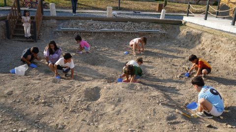 Arkeopark'ta Eğitici ve Eğlenceli Etkinlikler Devam Ediyor