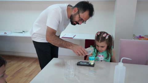 Çocuklar ve Gençler Eğlenirken Öğreniyor