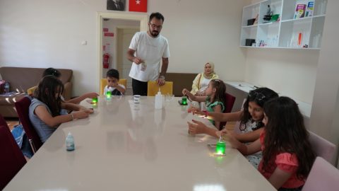 Çocuklar ve Gençler Eğlenirken Öğreniyor