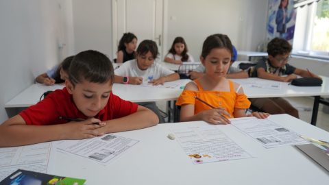 Çocuklar ve Gençler Eğlenirken Öğreniyor